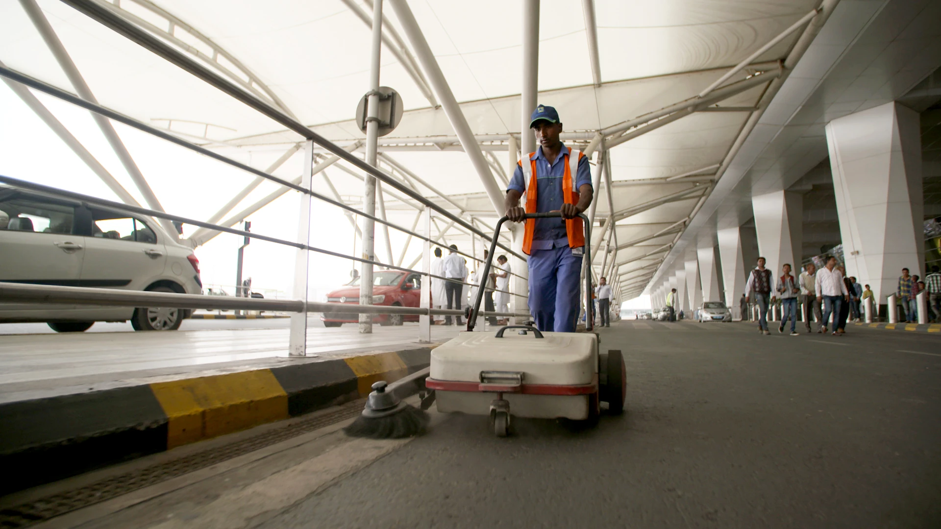 road_cleaning_with_euipment